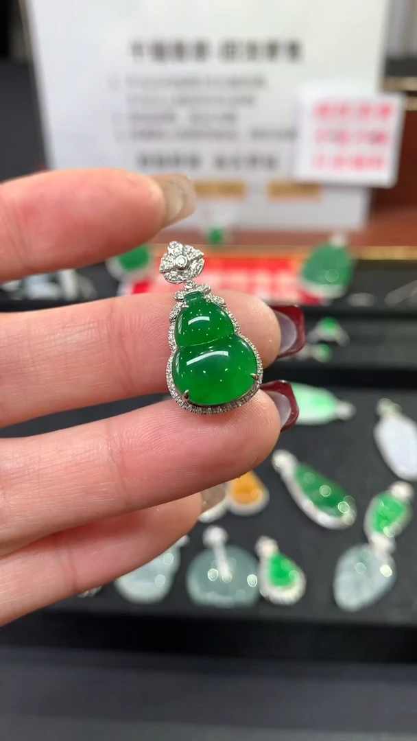 【闪购商品】翡翠吊坠(不含链)18K金镶嵌葫芦回流不退不换|3980+0