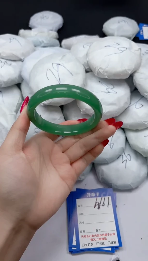 未镶嵌手镯石英质玉A161/63