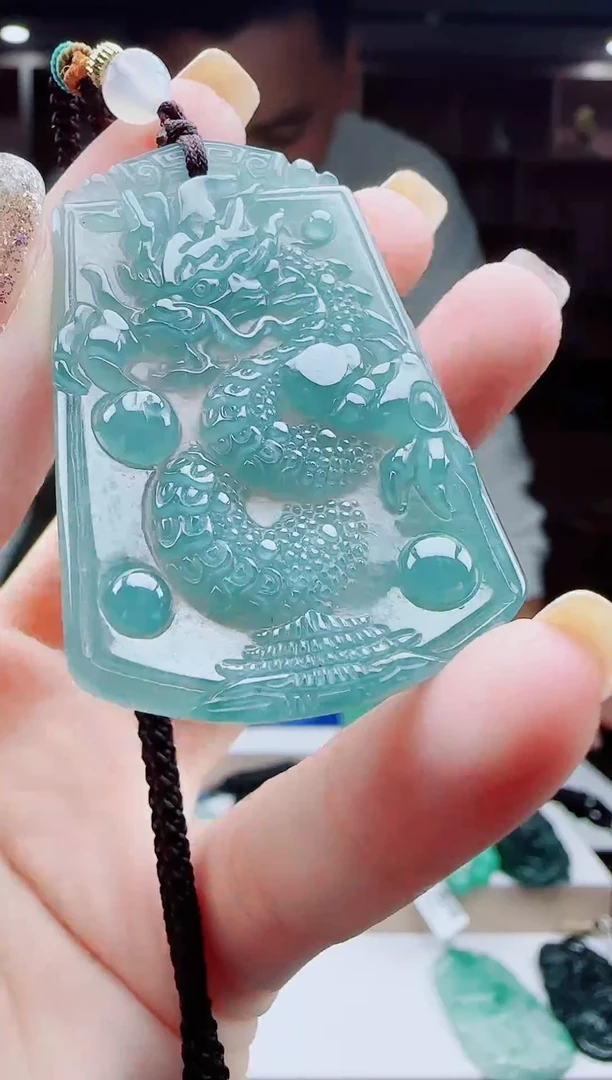颈饰未镶嵌翡翠多样性发其一  龙牌