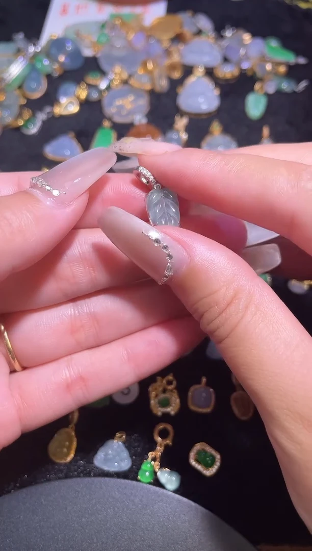 吊坠(不含链)18K金镶嵌翡翠天然a货翡翠