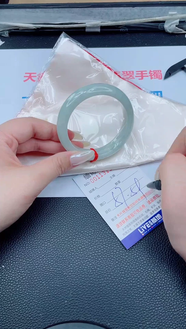 未镶嵌手镯翡翠天然翡翠手镯