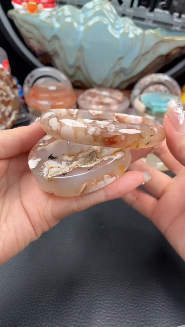 石英质玉手镯（圆镯）未镶嵌64