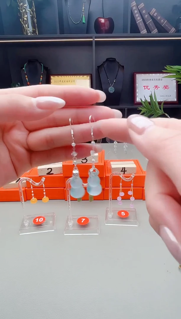 未镶嵌石英质玉（天山翠）耳钉219