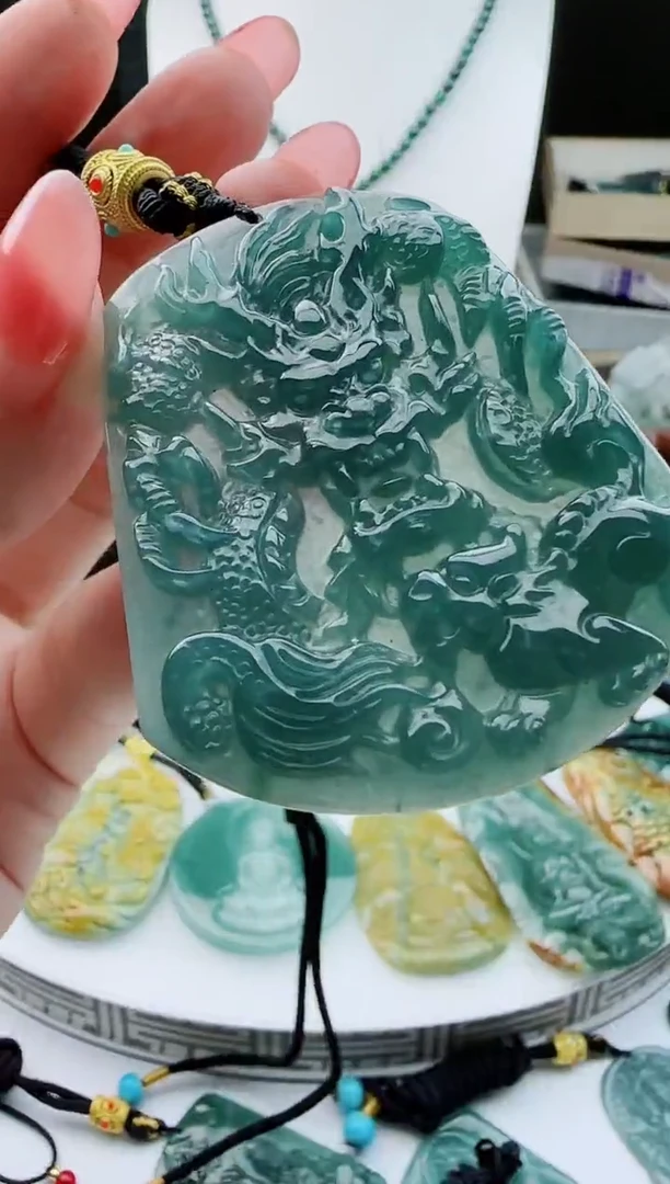 【闪购商品】翡翠颈饰未镶嵌多样性随机一件发货