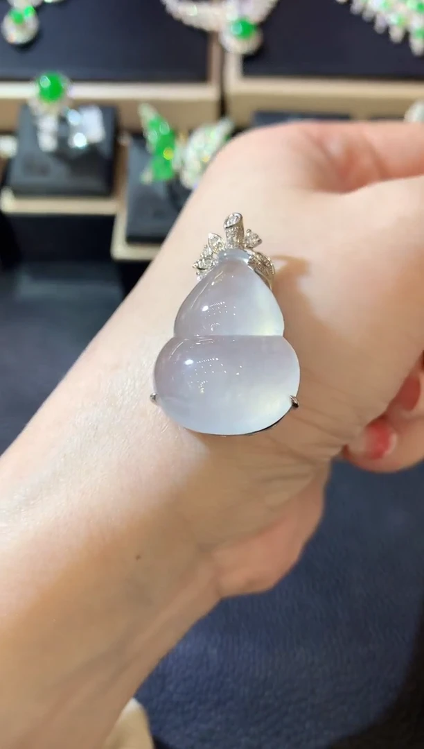 【闪购商品】翡翠吊坠(不含链)18K金镶嵌W9