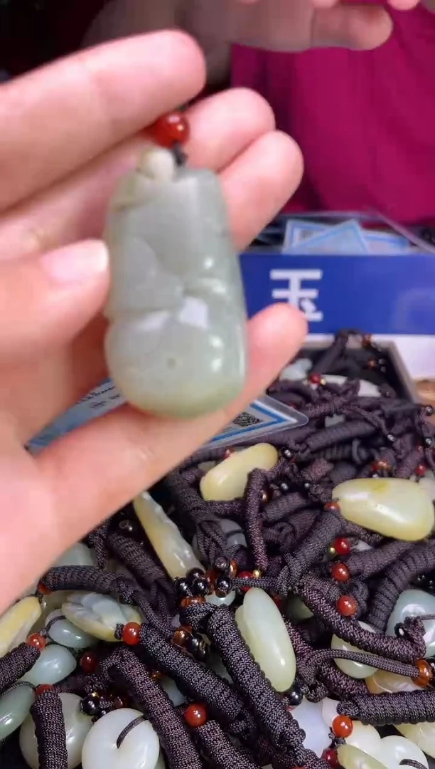 未镶嵌和田玉挂件1