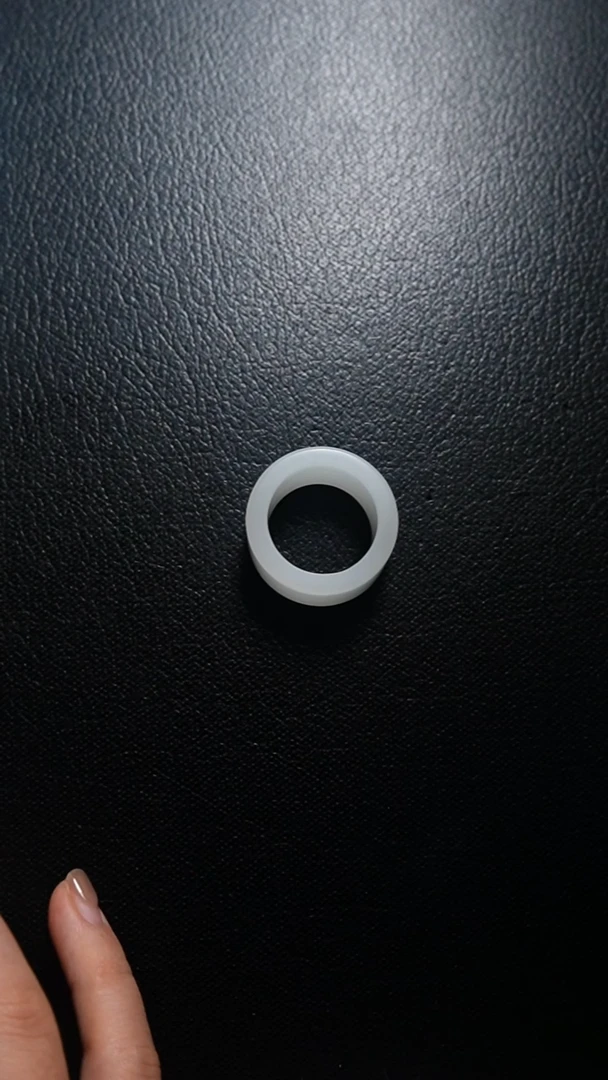 颈饰未镶嵌和田玉扳指