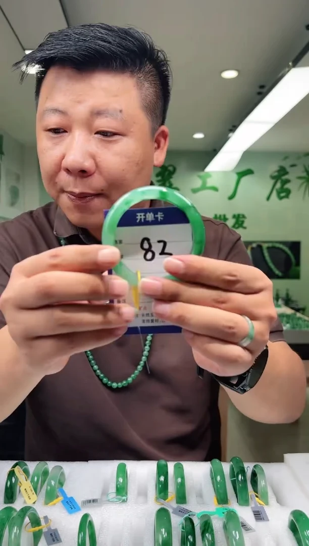 未镶嵌手镯石英质玉58