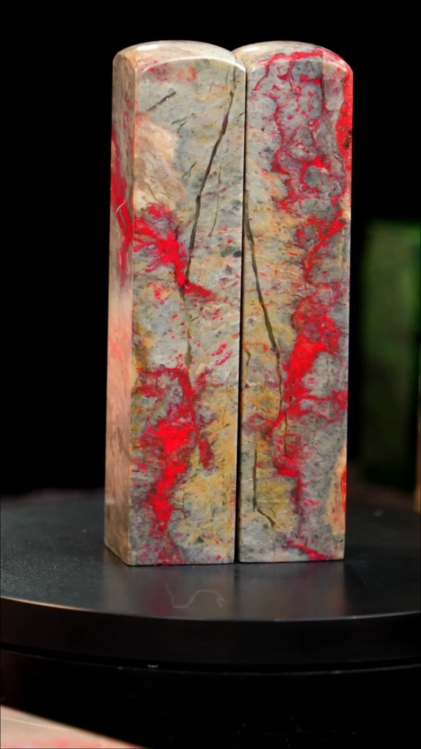 昌化石老坑牛角鸡血石