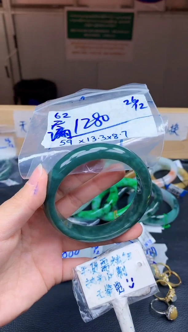 未镶嵌定制翡翠62毛货需精细抛光手镯拍一发一