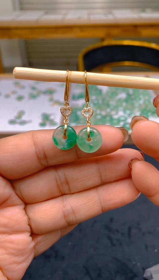 【闪购商品】石英质玉耳坠银S925镶嵌冰美人A货非洲翠，冰种