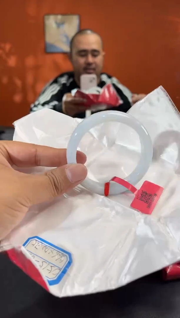 未镶嵌手镯翡翠3        圈口57