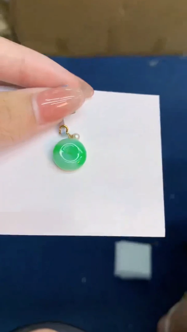 翡翠18K金镶嵌颈饰           1