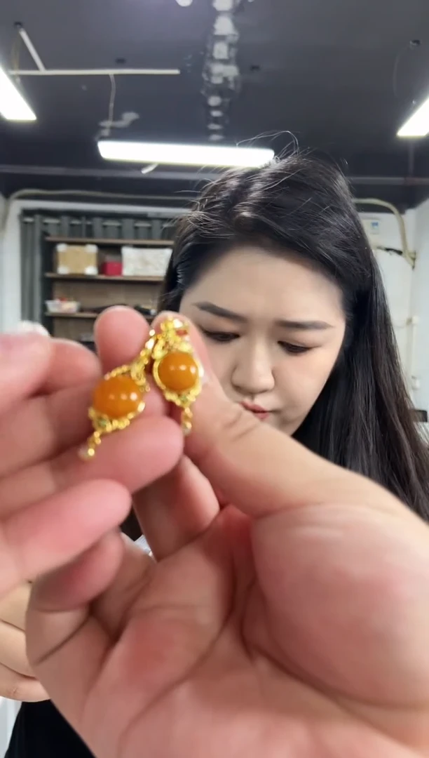 【闪购商品】蜜蜡耳饰未镶嵌多样性发其一，颜色微差