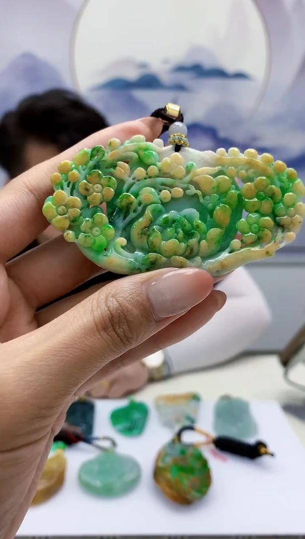 定制翡翠未镶嵌轻****氲5060MM-毛货挂件