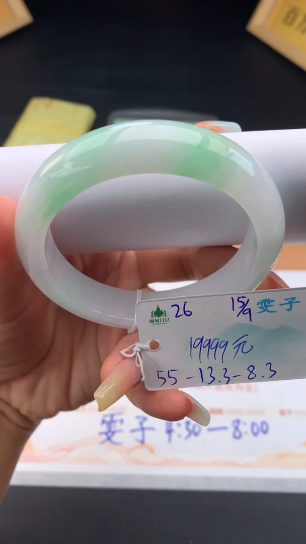 未镶嵌手镯翡翠自带#送人#，联系客服核对地址~