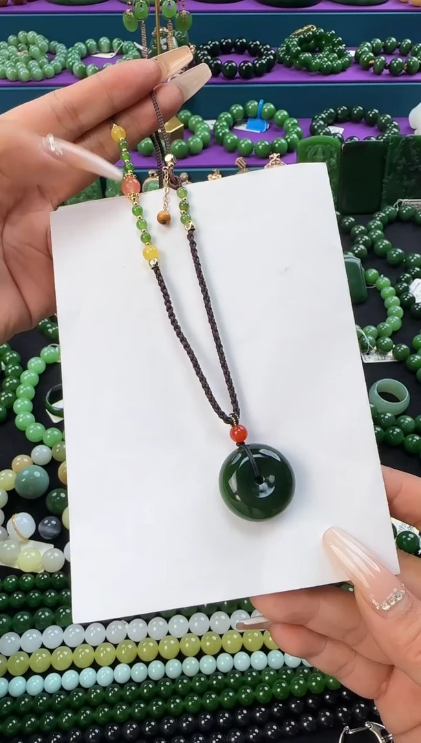 颈饰未镶嵌和田玉平安扣