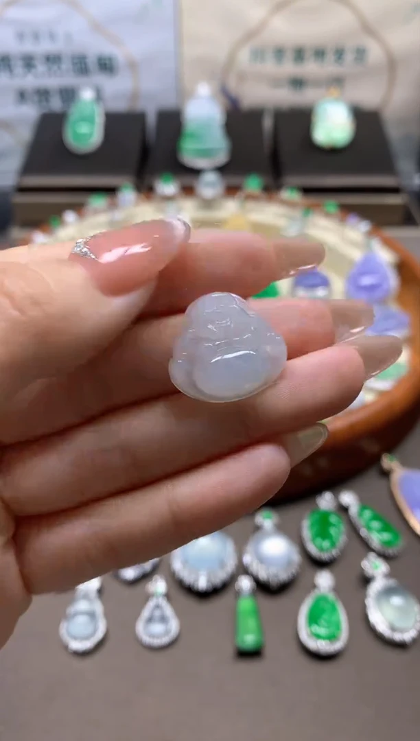 【闪购商品】翡翠吊坠(不含链)未镶嵌佛