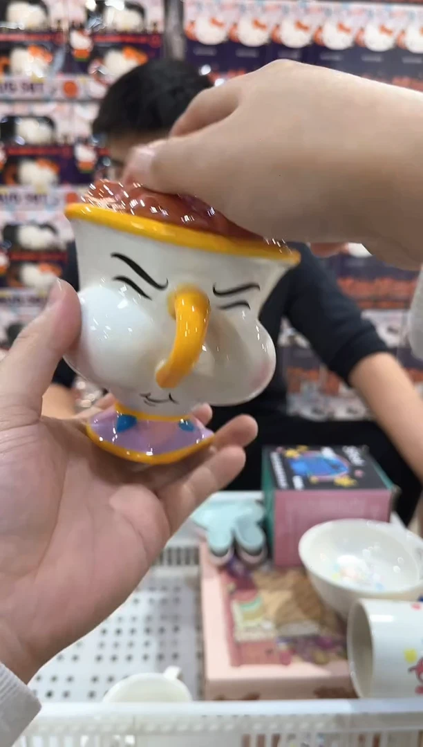 瓷片嘟嘴带盖阿奇杯