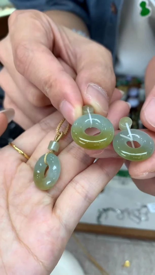 吊坠(不含链)未镶嵌翡翠甜甜圈  多样性发货1件