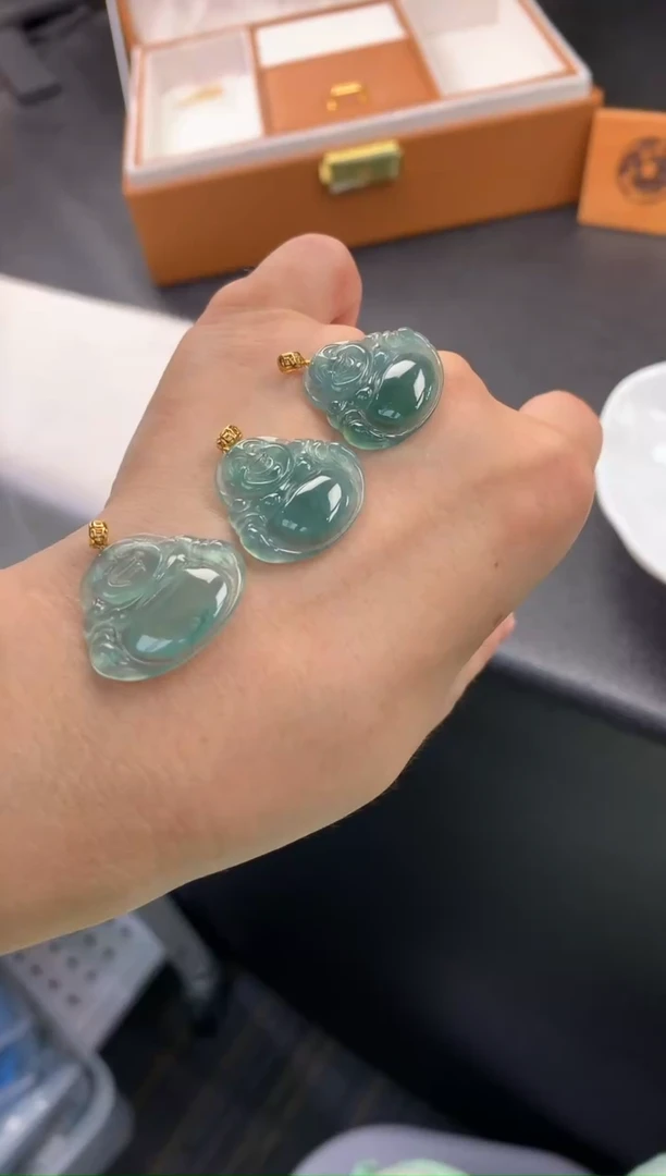 颈饰18K金镶嵌翡翠FA147 翡翠佛公 多样性发其一
