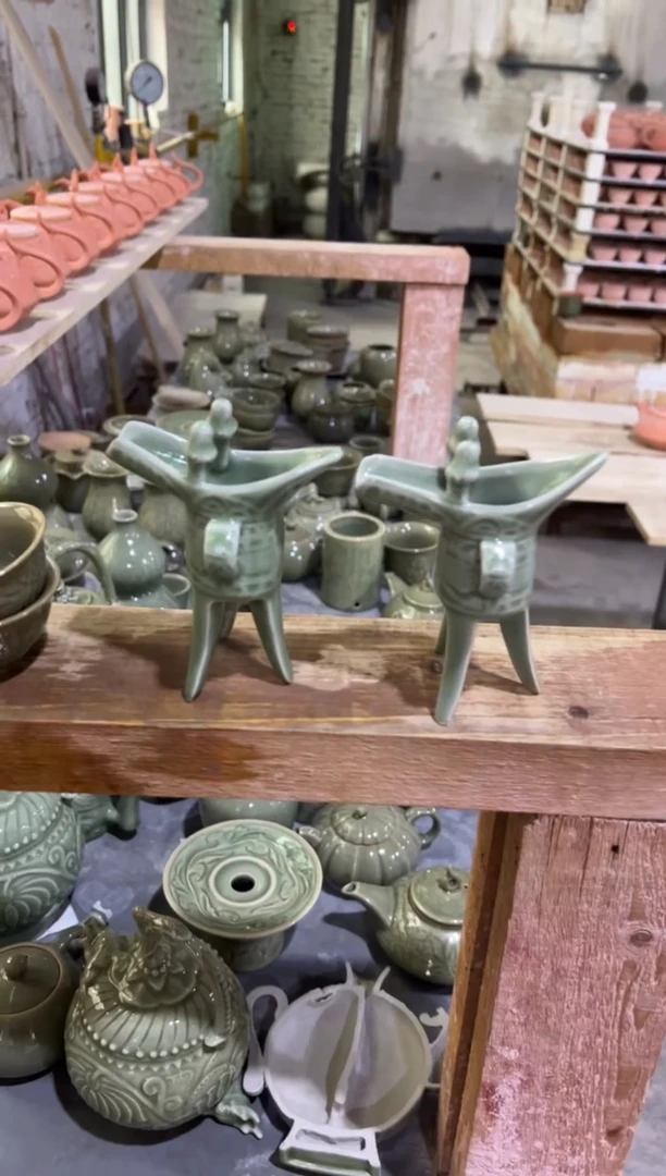 微瑕耀州窑爵杯一对