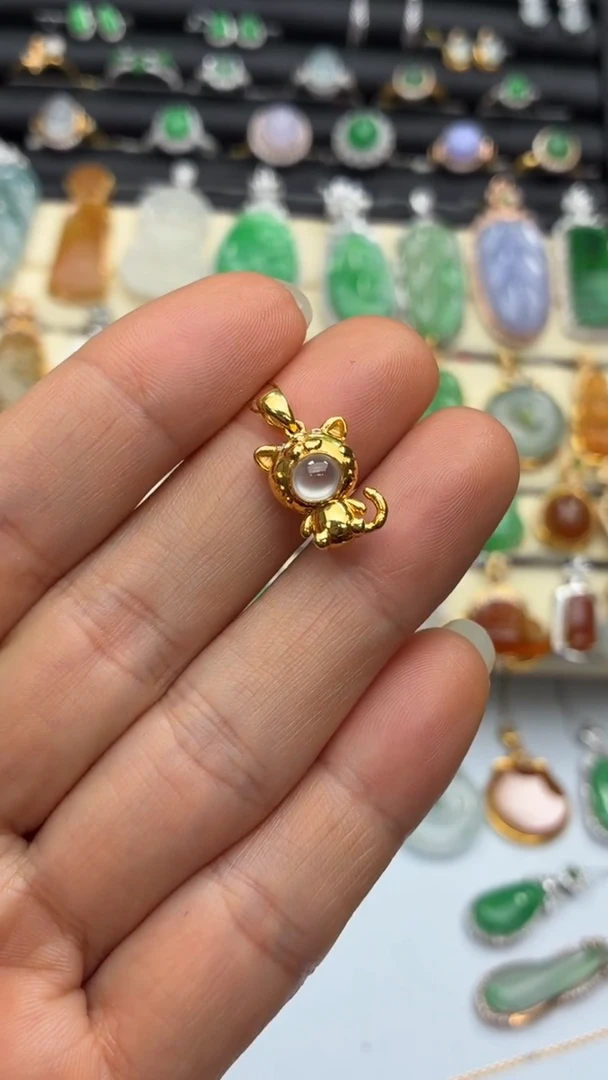 颈饰18K金镶嵌翡翠天然翡翠A货