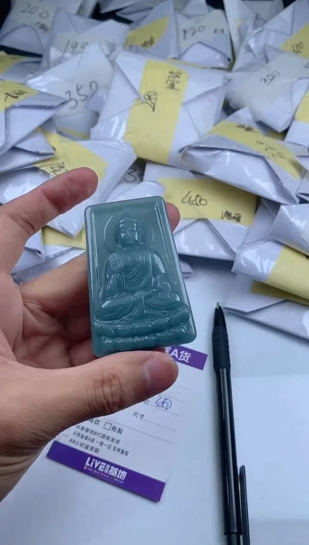 翡翠未镶嵌颈饰