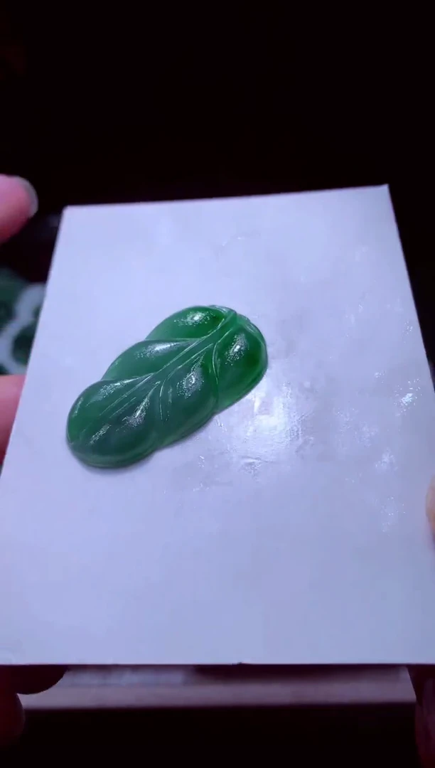 未镶嵌定制翡翠亚*天然缅甸翡翠A货毛货吊坠