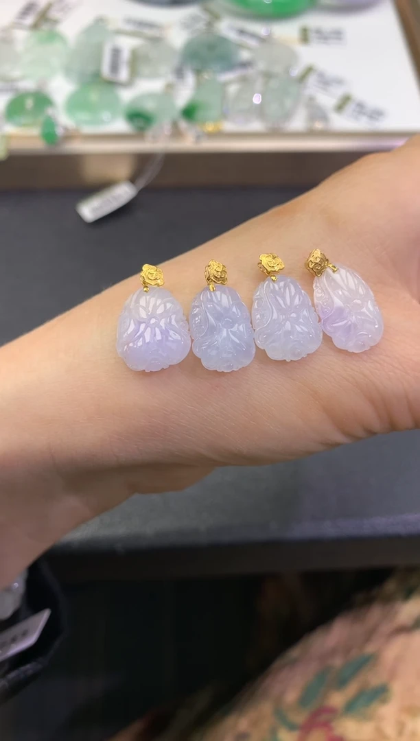 【闪购商品】翡翠吊坠(赠链)18K金镶嵌FA48 翡翠荷花 多样性发其一