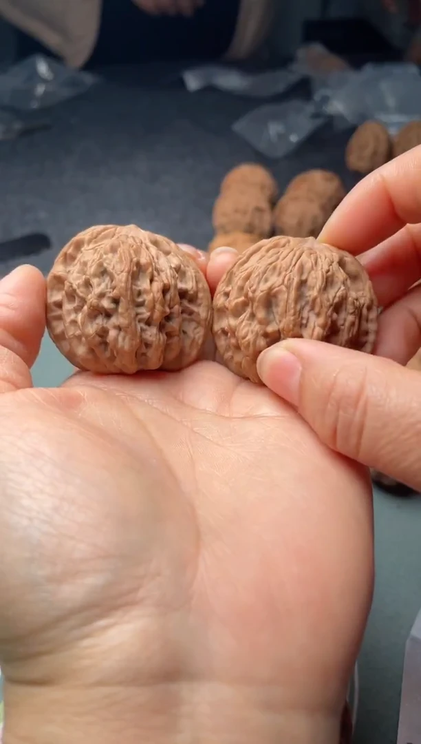 把件文玩核桃w284   麦虎  43尺