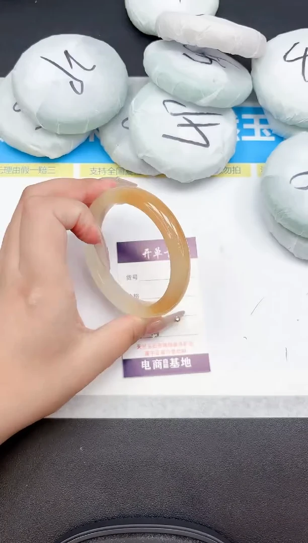未镶嵌手镯石英质玉95-61.4