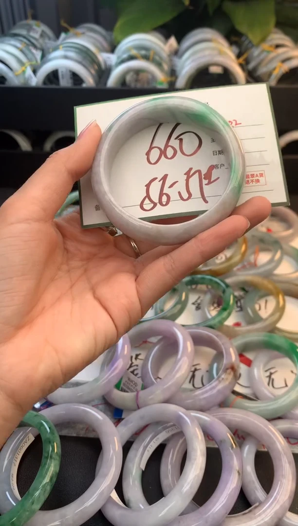 未镶嵌定制翡翠毛货需精细抛光+多人