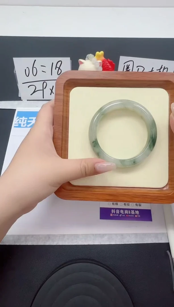 【闪购商品】石英质玉手镯未镶嵌编号：5--55.6圈 天山翠