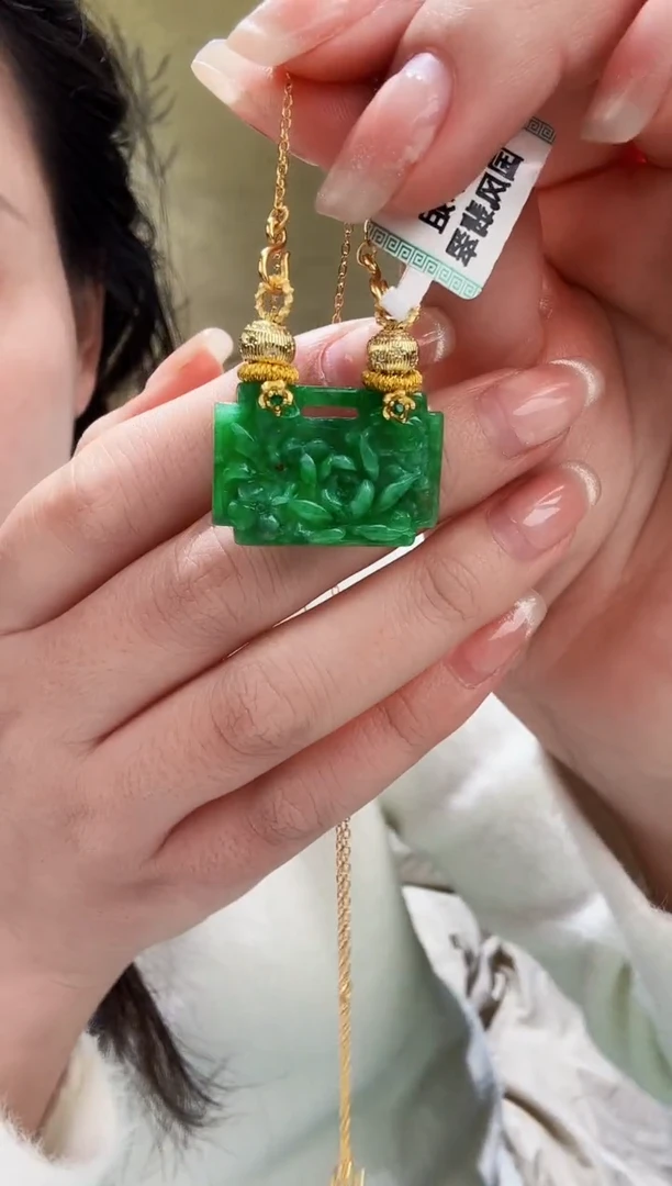 颈饰未镶嵌翡翠吊坠