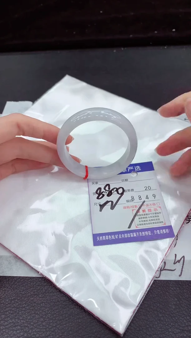 翡翠手镯未镶嵌1111111111111111