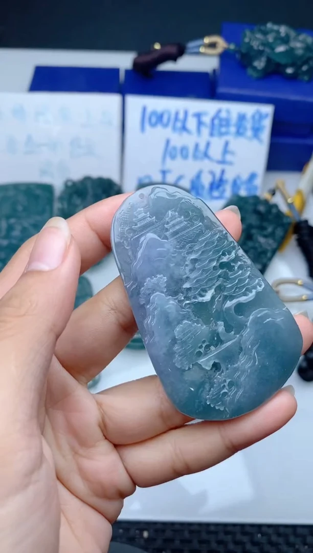 翡翠未镶嵌颈饰