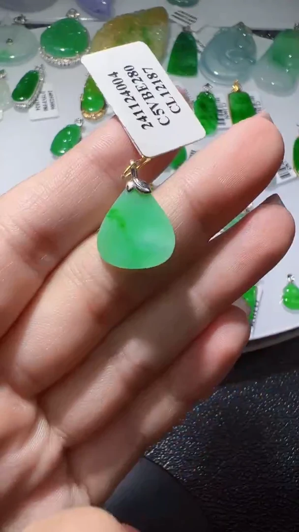 18K金镶嵌挂件翡翠翡翠