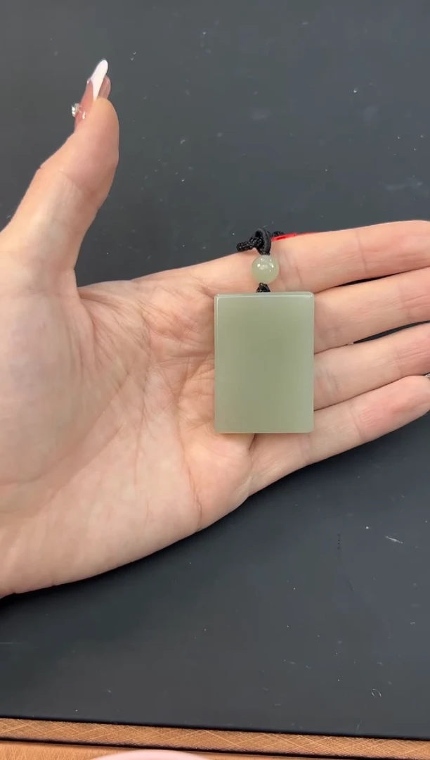 【闪购商品】和田玉吊坠(赠链)未镶嵌且末微色差近矿吊坠