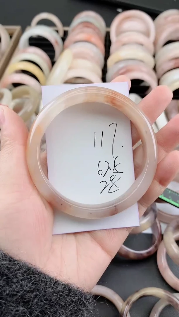 未镶嵌手镯石英质玉117