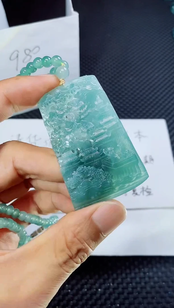 翡翠未镶嵌颈饰