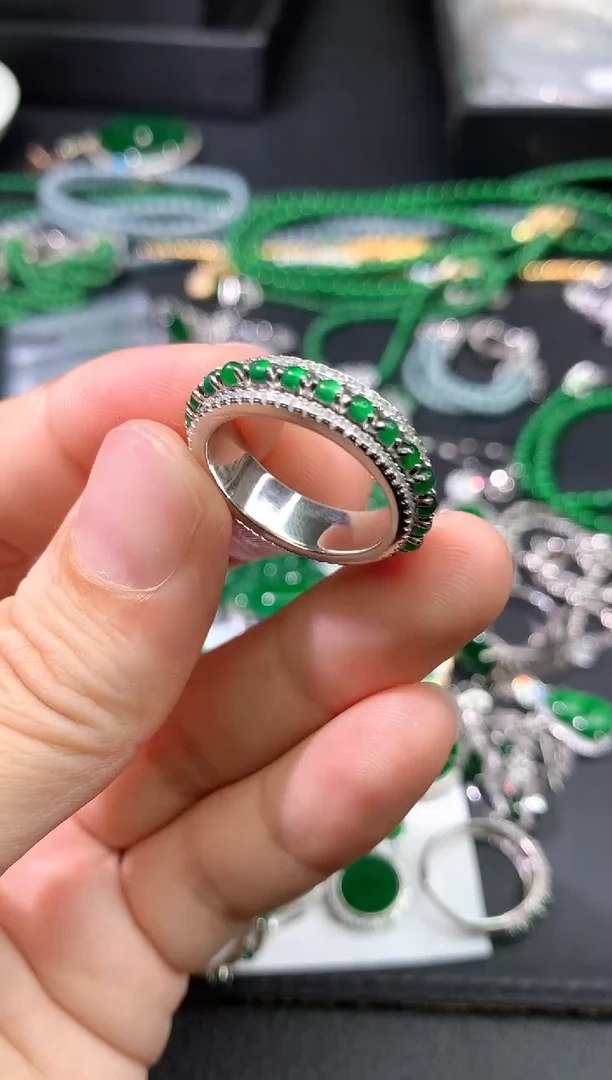 未镶嵌戒指翡翠戒指