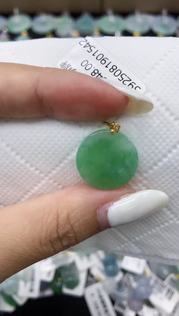 颈饰18K金镶嵌翡翠11111111111