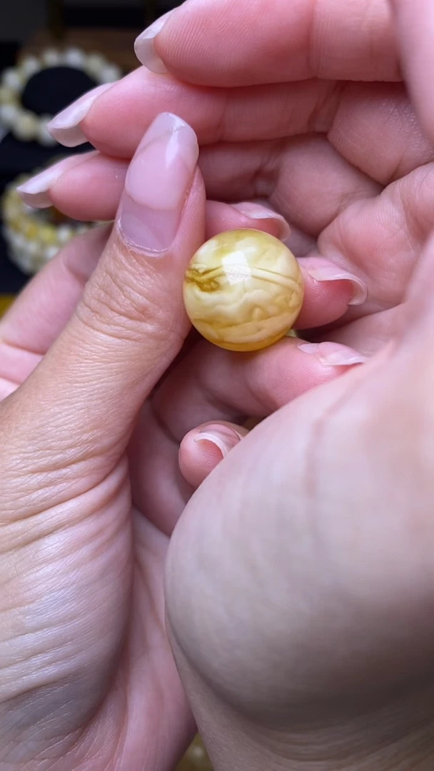未镶嵌琥珀裸石葵. 60