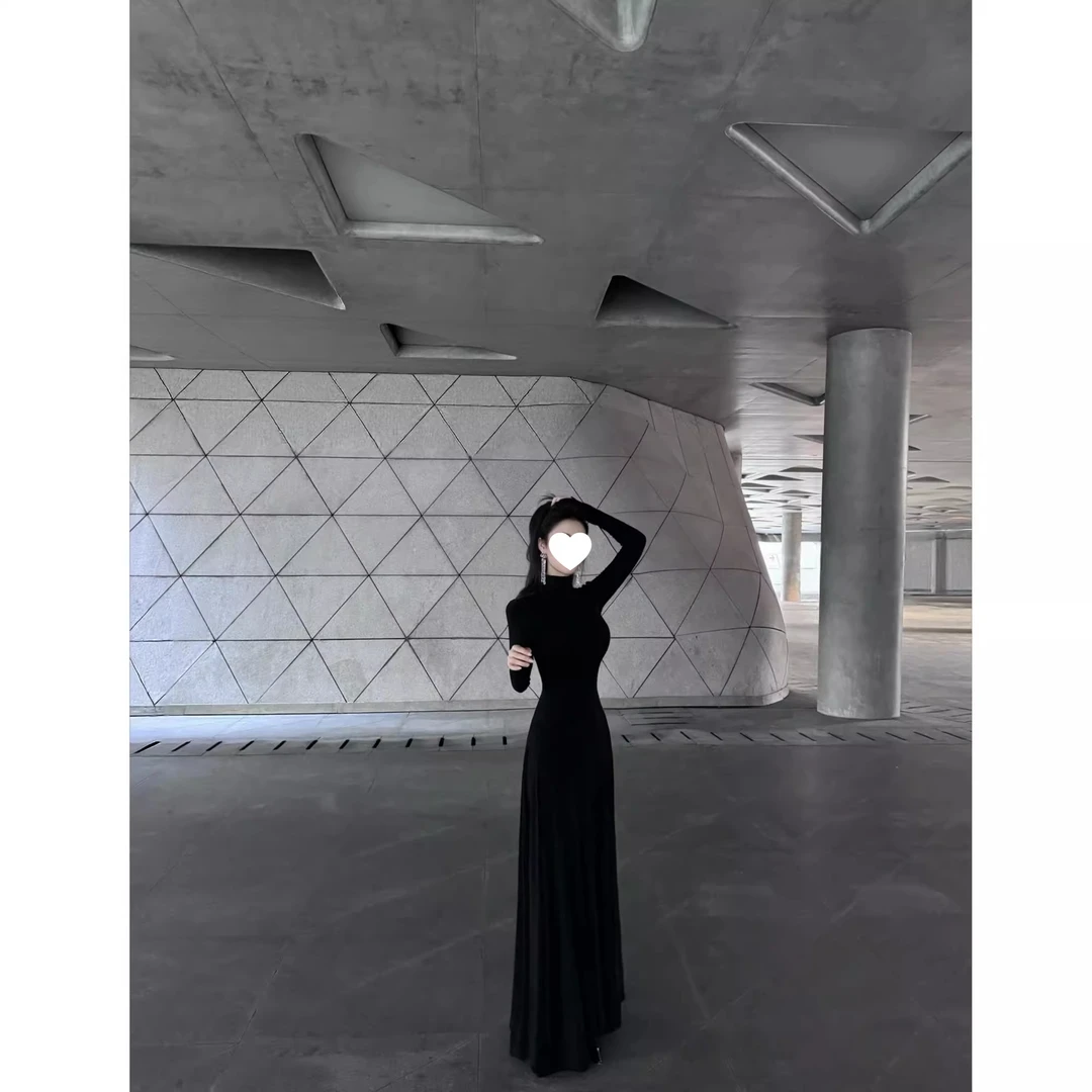 复古高级感磨毛薄绒高领黑色长袖质感简约高雅连衣长裙