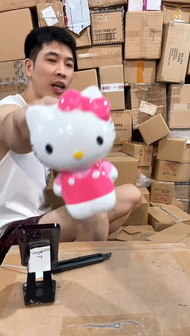 瓷片粉色kt猫笔筒