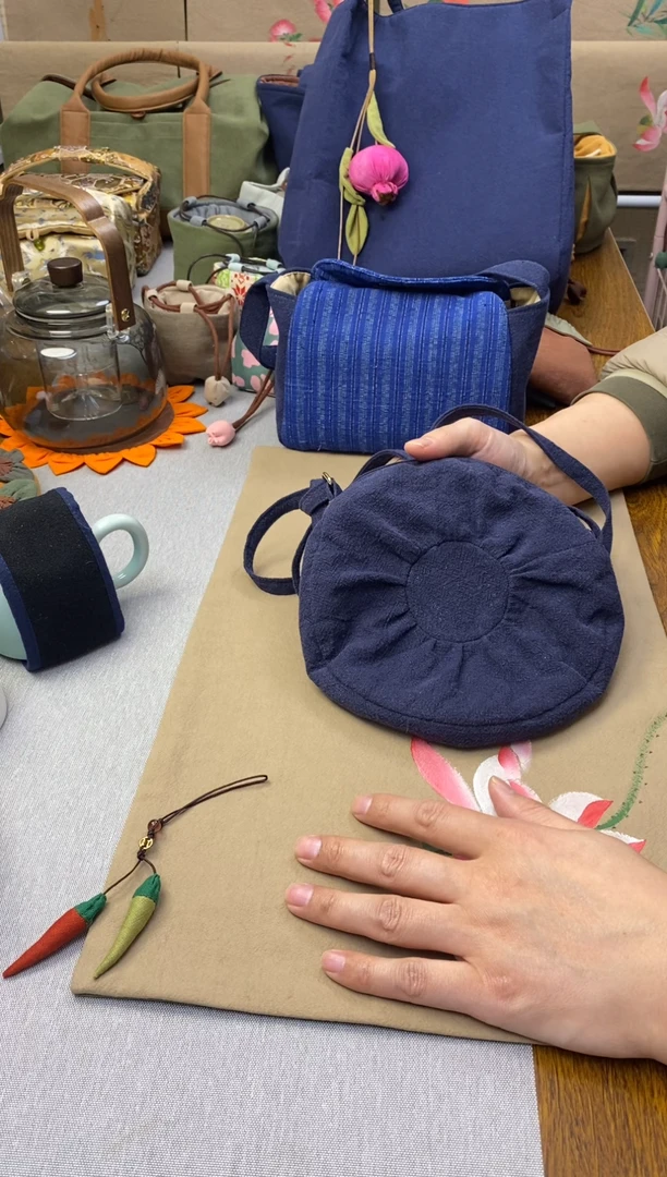 【闪购商品】蓝色圆饼斜挎包————