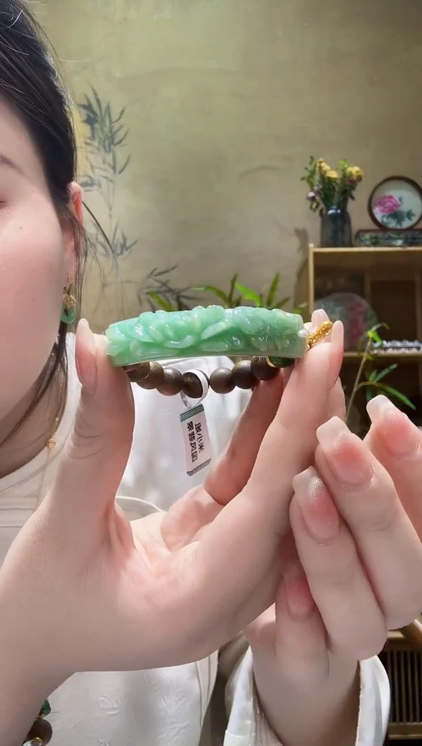 翡翠未镶嵌颈饰吊坠