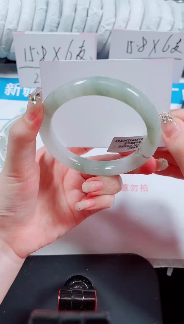 未镶嵌手镯石英质玉62-61/62