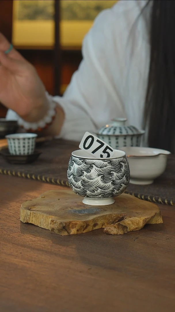 海浪纹杯....075